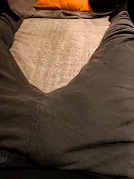 Snapshot of onbifeet chatting on 10-09-25, 06:19 onbifeet online show from 10-09-25, 06:19