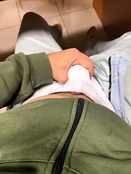 Snapshot of onbifeet chatting on 10-06-25, 05:13 onbifeet online show from 10-06-25, 05:13