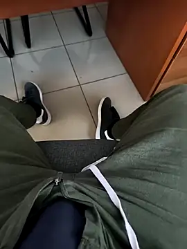 Snapshot of onbifeet chatting on 10-30-25, 02:04 onbifeet online show from 10-30-25, 02:04