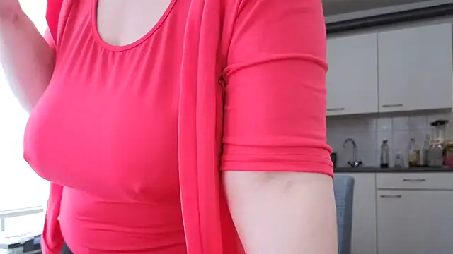 Snapshot of MilfGina chatting on 02-12-26, 09:42 MilfGina online show from 02-12-26, 09:42