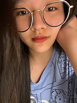 Krixxi22 online show from 11-05-25, 04:54