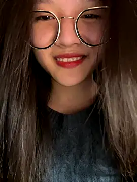 Snapshot of Krixxi22 chatting on 10-24-25, 04:06 Krixxi22 online show from 10-24-25, 04:06