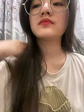 Snapshot of Krixxi22 chatting on 03-16-25, 03:28 Krixxi22 online show from 03-16-25, 03:28