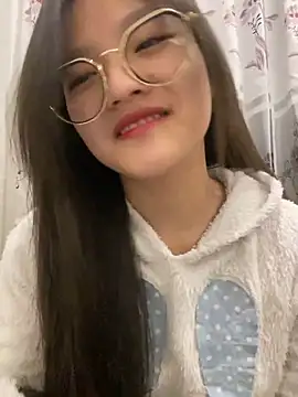 Snapshot of Krixxi22 chatting on 01-19-25, 04:04 Krixxi22 online show from 01-19-25, 04:04