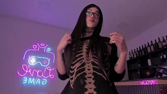 Bonnie Luxury online show from 10-23-25, 05:17