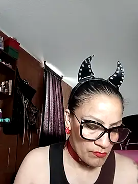 Taylor-hardcore online show from 04-10-26, 06:37