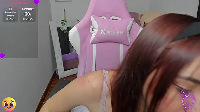 Snapshot of karla_cute01 chatting on 02-25-25, 06:33 karla cute01 online show from 02-25-25, 06:33