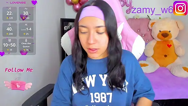 Snapshot of karla_cute01 chatting on 10-24-25, 10:14 karla cute01 online show from 10-24-25, 10:14