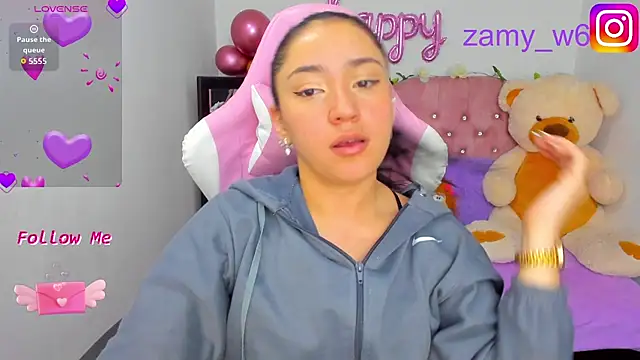 Snapshot of karla_cute01 chatting on 10-21-25, 05:29 karla cute01 online show from 10-21-25, 05:29
