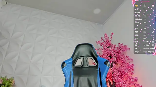 cloe yeraldy  online show from 12-17-25, 02:27