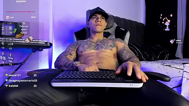 Snapshot of Aron_Dark chatting on 03-17-25, 12:10 Aron Dark online show from 03-17-25, 12:10