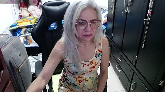 Giorgia xue53 online show from 04-12-26, 06:05