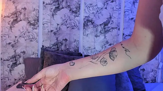 Snapshot of EmmaCollemann chatting on 12-23-24, 03:22 EmmaCollemann online show from 12-23-24, 03:22