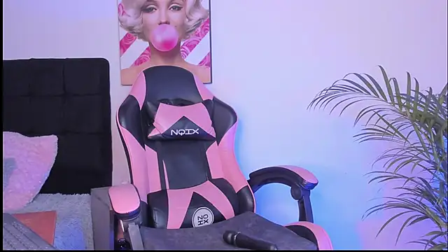 Kenia tompson01 online show from 10-13-25, 07:26