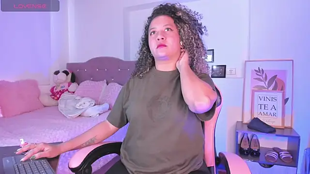 Kenia tompson01 online show from 10-07-25, 08:21