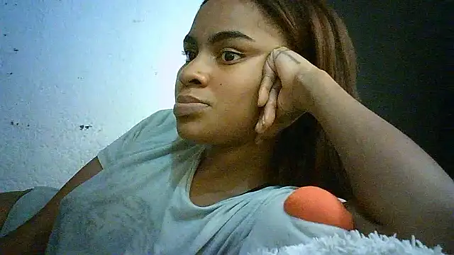 Snapshot of Bellabeltrann chatting on 09-13-25, 04:01 Bellabeltrann online show from 09-13-25, 04:01