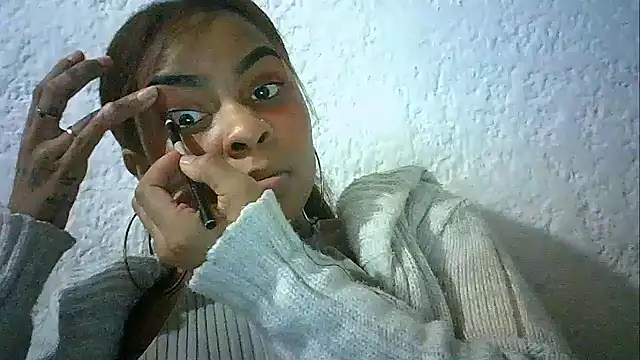 Snapshot of Bellabeltrann chatting on 12-22-25, 11:43 Bellabeltrann online show from 12-22-25, 11:43