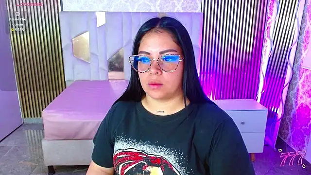 Snapshot of martinna_tay chatting on 07-13-26, 03:28 martinna tay online show from 07-13-26, 03:28