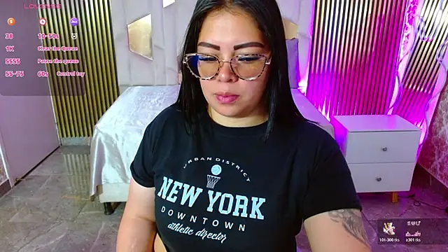 Snapshot of martinna_tay chatting on 06-20-26, 03:22 martinna tay online show from 06-20-26, 03:22