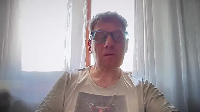 Snapshot of Britmi chatting on 05-09-26, 08:18 Britmi online show from 05-09-26, 08:18