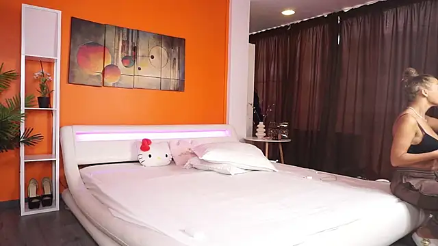 LovingBlondie online show from 02-26-26, 07:30