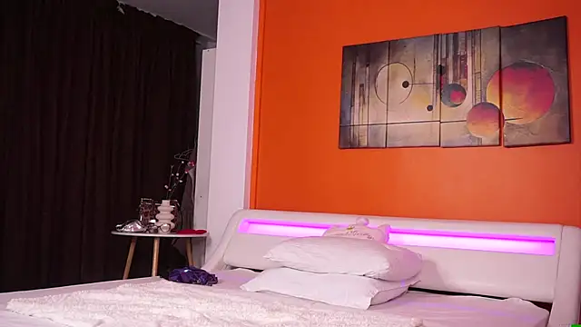 LovingBlondie online show from 10-30-25, 04:48