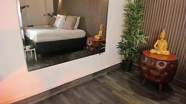 Snapshot of AliceHanz chatting on 02-18-26, 04:21 AliceHanz online show from 02-18-26, 04:21