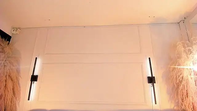 Snapshot of AliceHanz chatting on 06-17-26, 04:12 AliceHanz online show from 06-17-26, 04:12