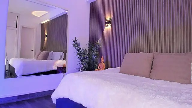 Snapshot of AliceHanz chatting on 10-09-25, 04:24 AliceHanz online show from 10-09-25, 04:24