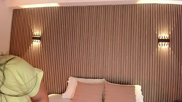 Snapshot of AliceHanz chatting on 02-19-26, 04:09 AliceHanz online show from 02-19-26, 04:09