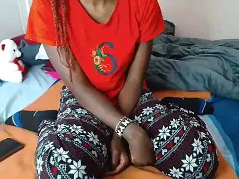 Snapshot of trina_kay chatting on 05-17-26, 06:57 trina kay online show from 05-17-26, 06:57