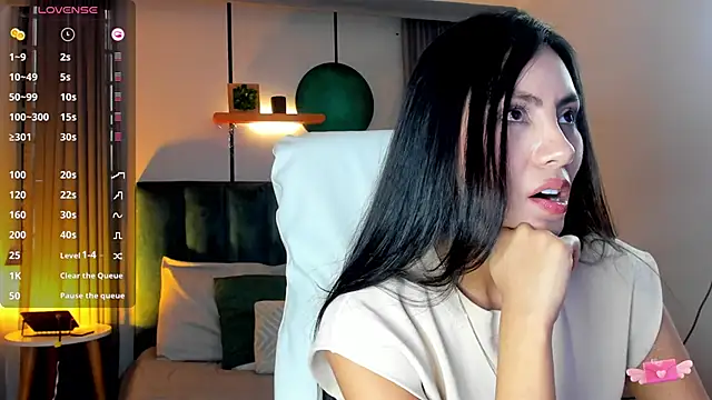 Snapshot of nichole_bree_ chatting on 02-17-25, 03:33 nichole bree  online show from 02-17-25, 03:33