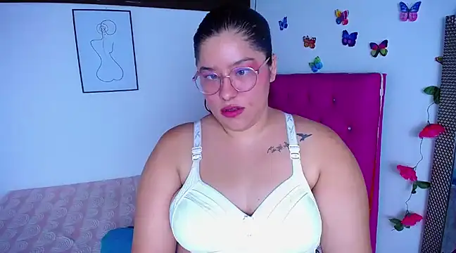 Snapshot of littleflower4you chatting on 02-26-25, 01:36 littleflower4you online show from 02-26-25, 01:36