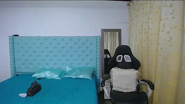 Snapshot of littleflower4you chatting on 09-25-25, 12:22 littleflower4you online show from 09-25-25, 12:22