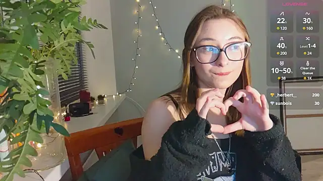 Snapshot of monlight__dana chatting on 12-24-24, 12:00 monlight  dana online show from 12-24-24, 12:00