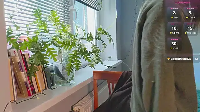 Snapshot of monlight__dana chatting on 01-13-25, 01:17 monlight  dana online show from 01-13-25, 01:17