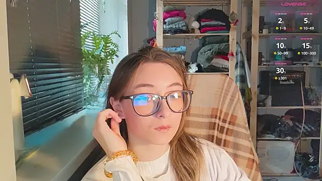 Snapshot of monlight__dana chatting on 03-17-25, 01:29 monlight  dana online show from 03-17-25, 01:29