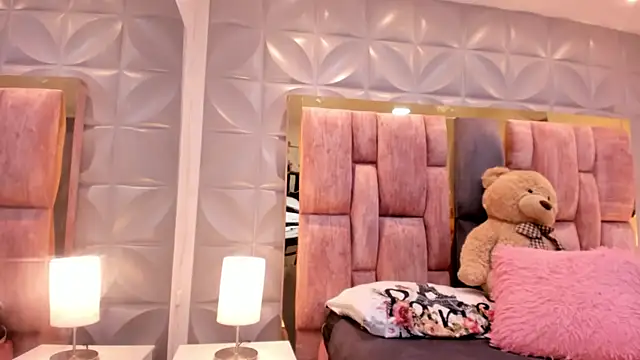 Charlotte Ice1 online show from 04-18-26, 02:19