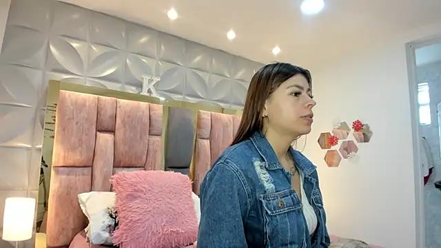 Charlotte Ice1 online show from 01-18-26, 05:05