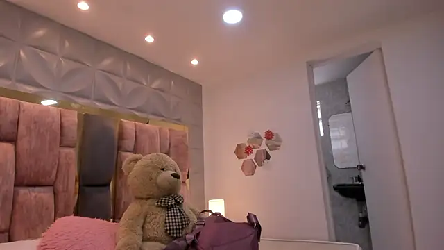 Charlotte Ice1 online show from 03-21-26, 04:22