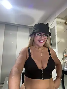 Snapshot of LARIANA_RIVERA23 chatting on 06-28-26, 07:25 LARIANA RIVERA23 online show from 06-28-26, 07:25