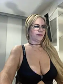 LARIANA RIVERA23 online show from 01-18-26, 07:56