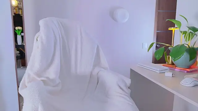 Miarouss3 online show from 03-19-25, 03:08