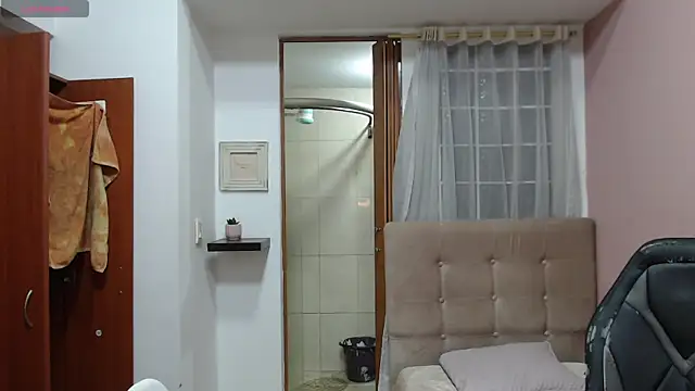 Snapshot of Alex_flair chatting on 03-22-25, 10:17 Alex flair online show from 03-22-25, 10:17