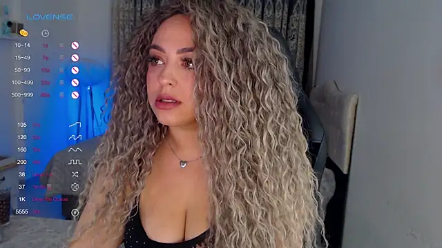 Snapshot of _Just_a_queen_3 chatting on 01-17-26, 05:38 Just a queen 3 online show from 01-17-26, 05:38