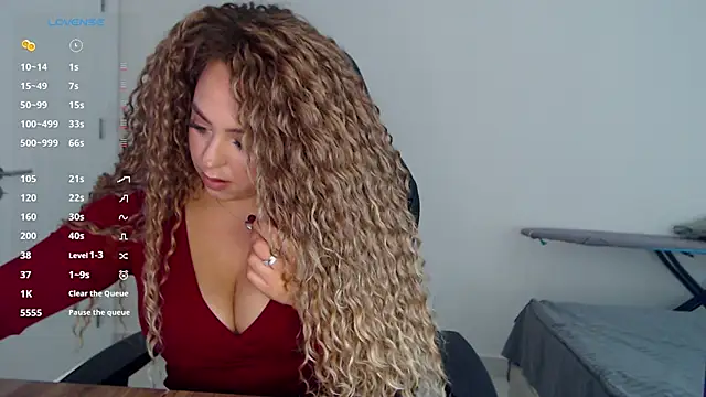 Snapshot of _Just_a_queen_3 chatting on 02-26-26, 10:15 Just a queen 3 online show from 02-26-26, 10:15