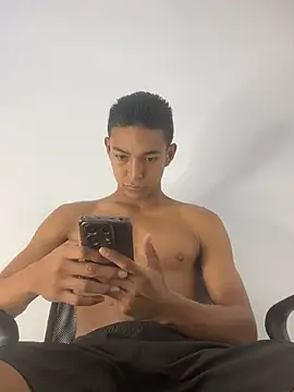 Snapshot of Demiansteven2 chatting on 02-04-26, 03:29 Demiansteven2 online show from 02-04-26, 03:29