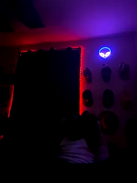 GersonGil1 online show from 10-28-25, 03:18