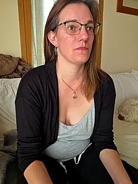 SpiceLea online show from 11-20-25, 02:18