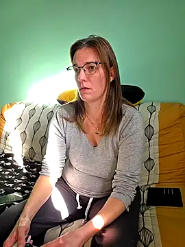 SpiceLea online show from 10-23-25, 01:10